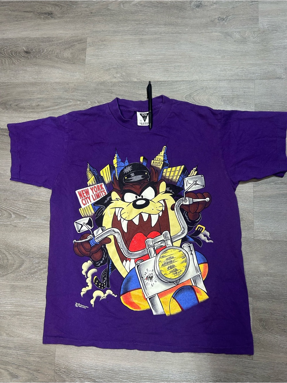 Vintage 90s Looney Tunes Taz Motorcycle Rider NYC T-Shirt Men L USA Warner Bros